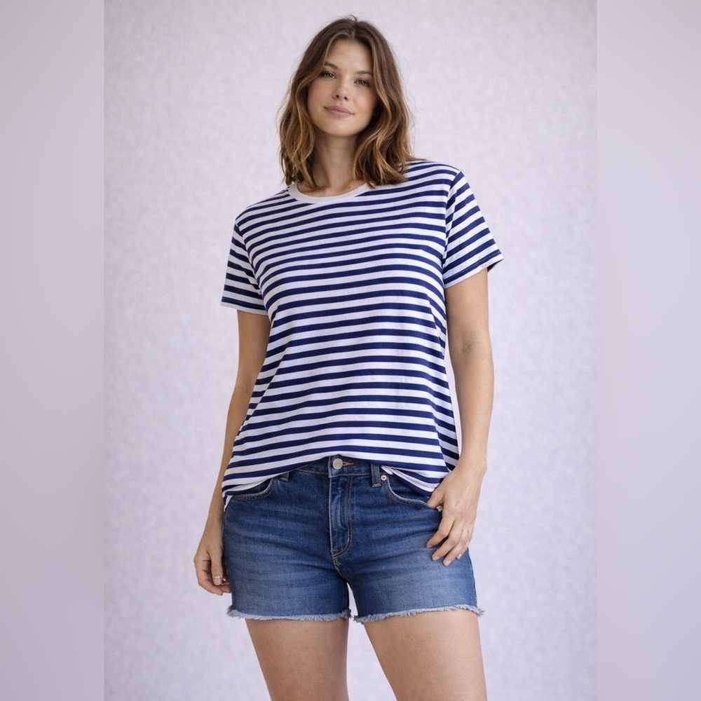 5/$25 - FOREVER 21 Striped Blue and White Tee